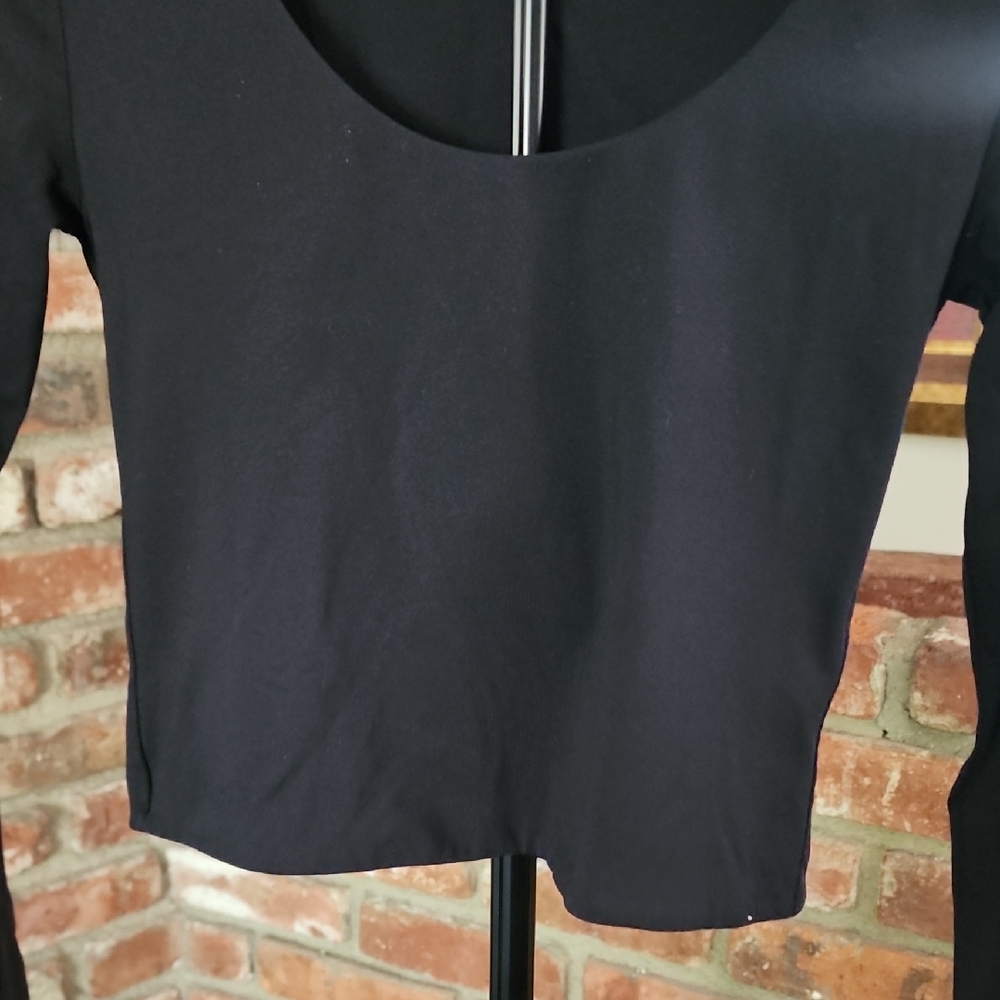 Babaton Black Scoop Neck Long Sleeve Cropped Top - Picture 4 of 12